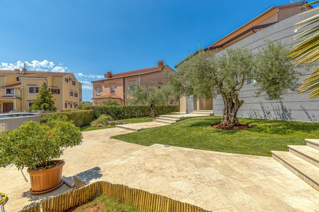 Apartment Complex Irena With Pool Porec Exterior photo